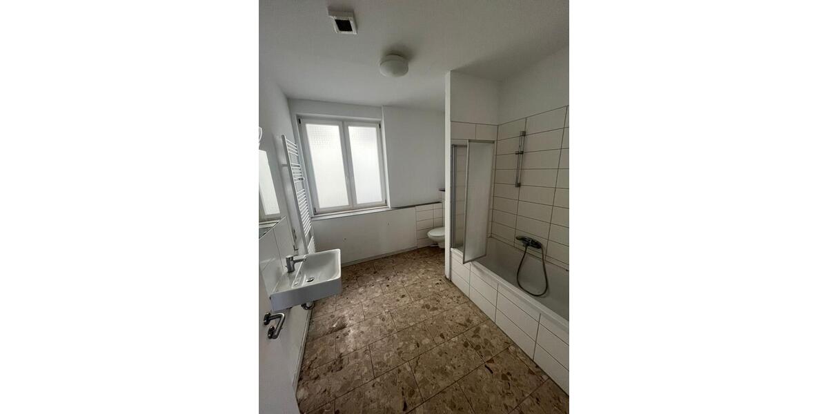 Erdgeschoßwohnung Erfurt - 4 Zimmer, 150 m&sup2;, 1.400&euro; | Angebot:25515319