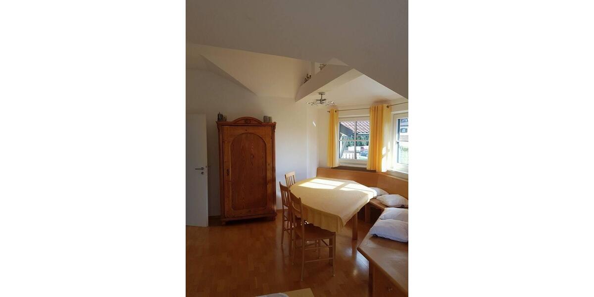 Dachgeschoßwohnung Utting am Ammersee - 3 Zimmer, 60 m&sup2;, 1.150&euro; | Angebot:25592208