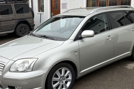 Toyota Avensis 217.000 km 1.990 &euro; München 81479