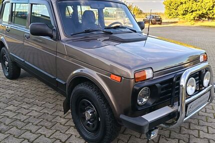 Lada Taiga 110.000 km 9.999 € Torgau 04860