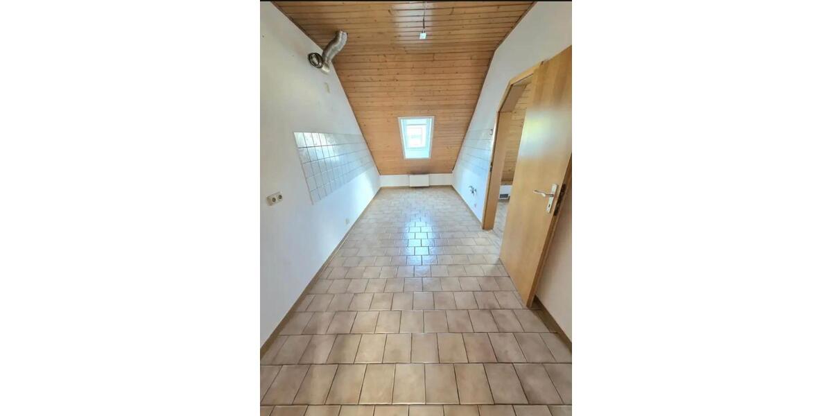Dachgeschoßwohnung Griesheim - 3 Zimmer, 90 m&sup2;, 1.300&euro; | Angebot:26262337