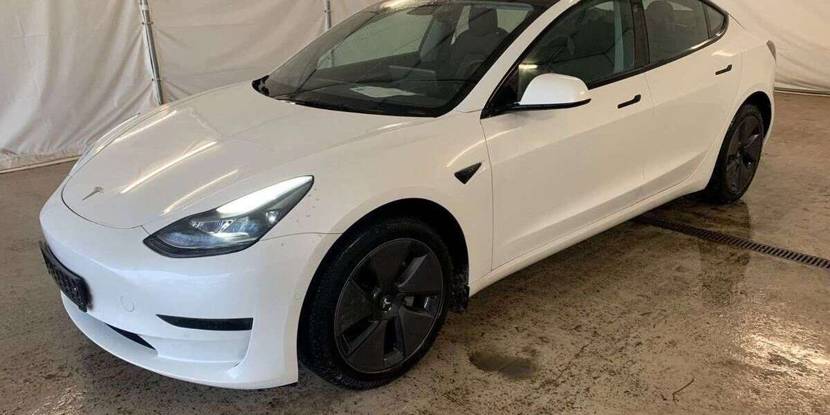 Tesla Model 3 39.890 km 26.750 &euro; Herges-Hallenberg 98587