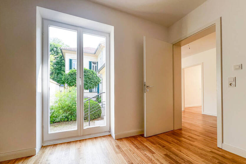 Zwei stilvoll modernisierte & bezugsbereite Eigentumswohnungen in separatem Wohnhaus 4 zimmer