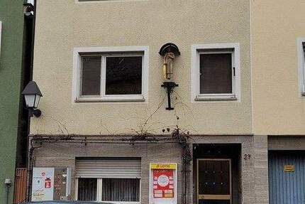 Haus Eibelstadt - 9 Zimmer, 230 m&sup2;, 650.000&euro; | Angebot:24567895