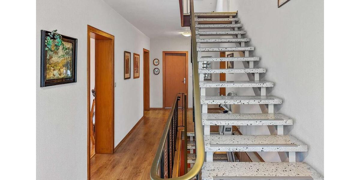 Einfamilienhaus Biedenkopf - 7 Zimmer, 259 m&sup2;, 1.200&euro; | Angebot:25433797