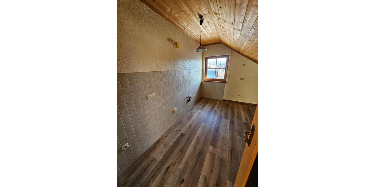 Dachgeschoßwohnung Kalbach - 4 Zimmer, 86 m&sup2;, 640&euro; | Angebot:25354699