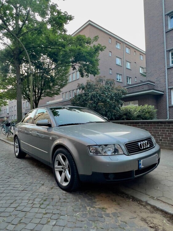 Audi A4 230.000 km 4.800 € Hamburg 20038