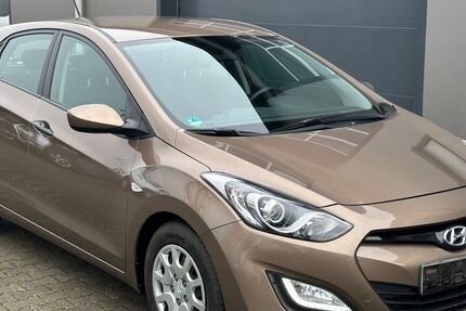 Hyundai i30 59.380 km 8.450 &euro; Bornheim 53332