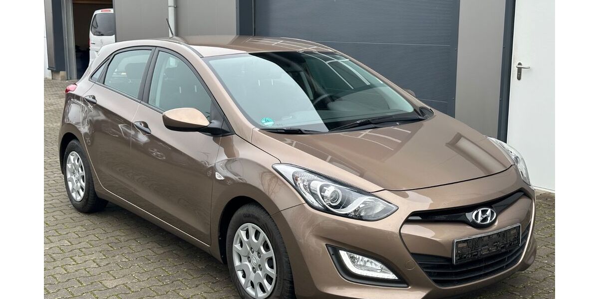 Hyundai i30 59.380 km 8.450 &euro; Bornheim 53332