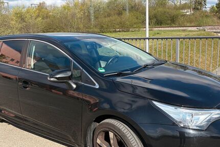 Toyota Avensis 95.222 km 13.500 &euro; München 81243