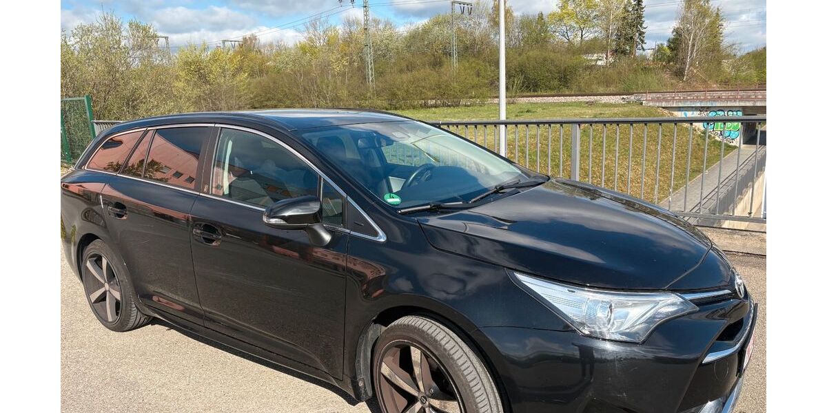 Toyota Avensis 95.222 km 13.500 &euro; München 81243