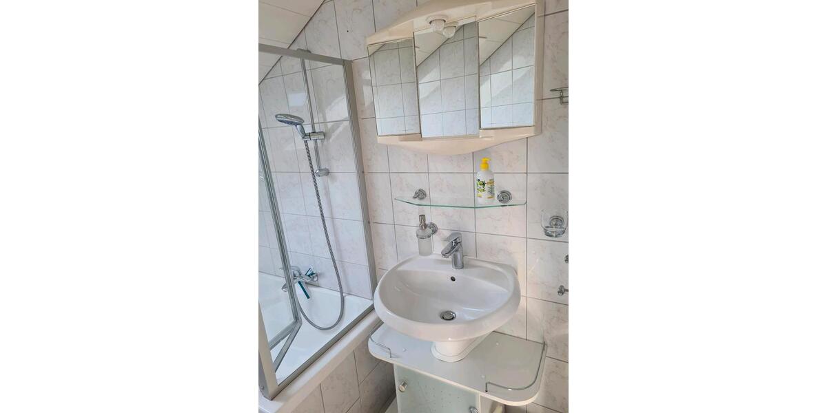 Möblierte großzügige 3 Zimmer Dachgeschosswohnung mit Balkon 3 zimmer