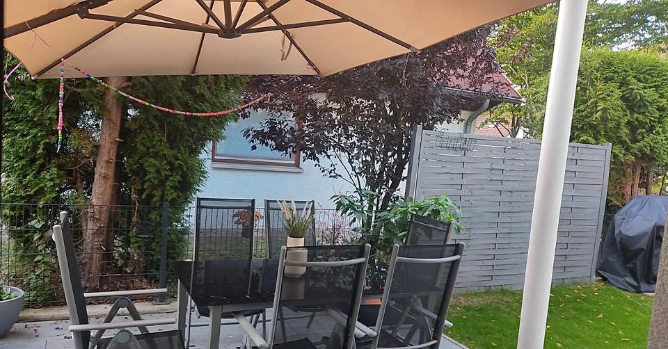 Hochwertige Wohnung mit eigenem Garten und zwei Stellplätzen 4 zimmer