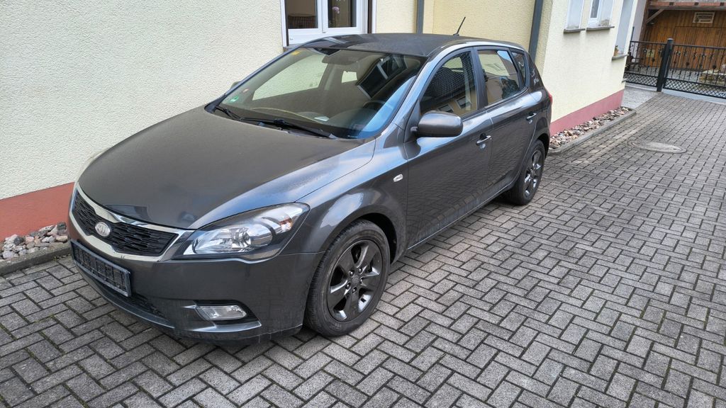 Kia ceed / Ceed 114.000 km 2.600 &euro; Meiningen 98617