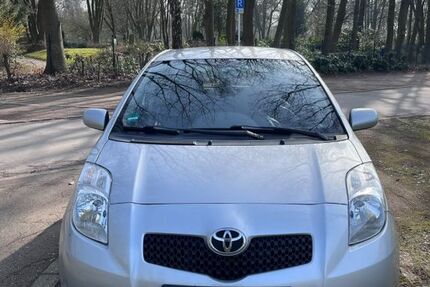 Toyota Yaris 159.700 km 3.999 &euro; Marl 45772
