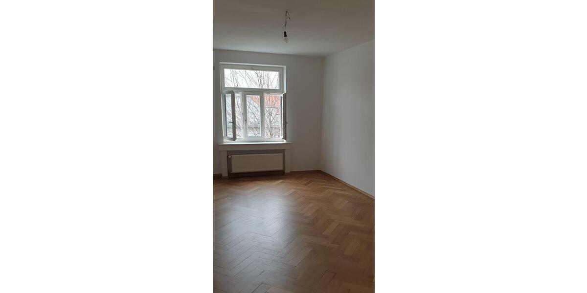 Dachgeschoßwohnung München Schwanthalerhöhe - 1 Zimmer, 100 m&sup2;, 750&euro; | Angebot:25959532