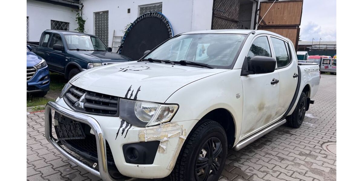 Mitsubishi L200 259.942 km 6.490 &euro; Berlin 14167