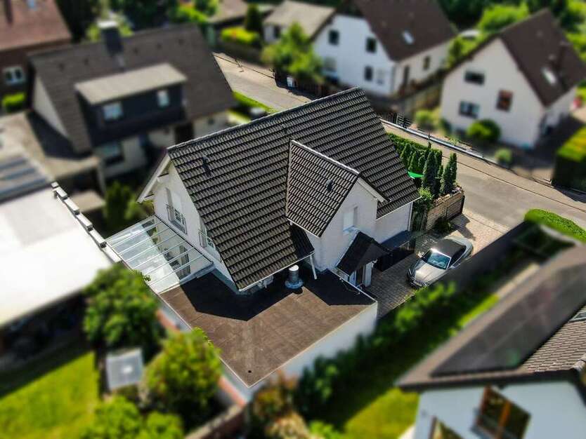 Haus zum Kaufen in Düsseldorf 1.390.000 € 158 m²