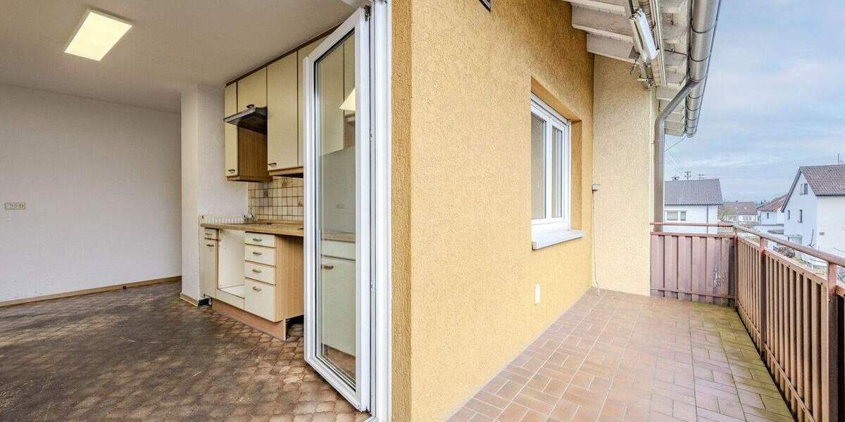 Attraktives Zweifamilienhaus mit ausgebautem DG, großem Grundstück und Entwicklungspotenzial 8 zimmer