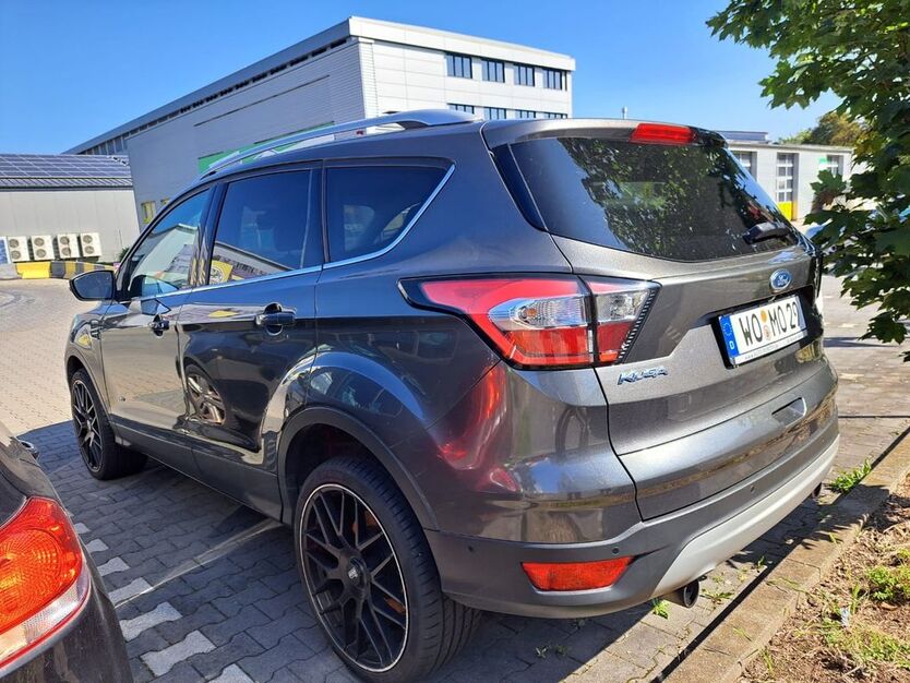Ford Kuga 181.000 km 11.500 € Worms 67547
