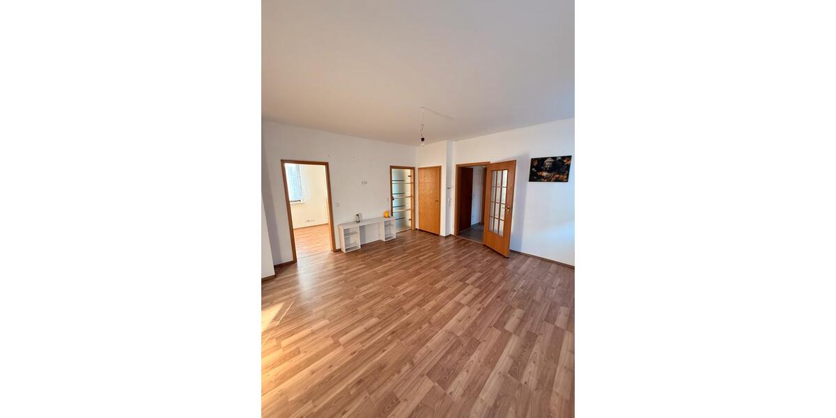 Etagenwohnung Schwetzingen - 3 Zimmer, 75 m&sup2;, 1.100&euro; | Angebot:25948424