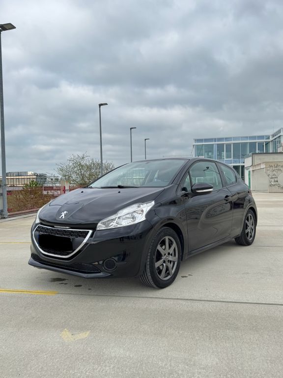 Peugeot 208 140.000 km 3.750 € Paderborn 33104