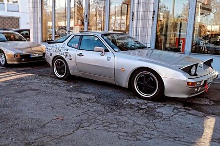 Porsche 944