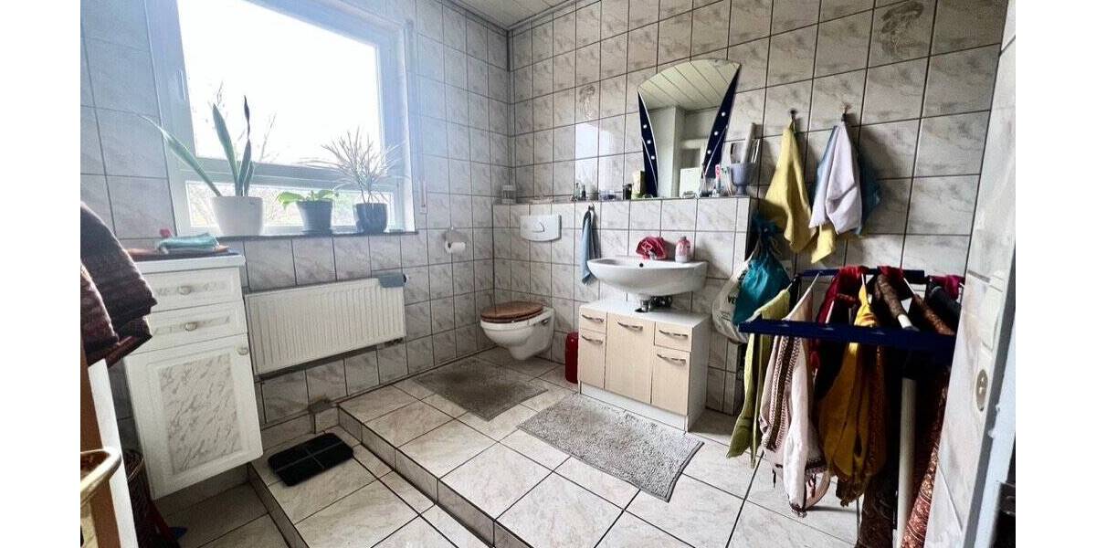 Mehrfamilienhaus, Wohnhaus Kraichtal Landshausen - 7 Zimmer, 280 m&sup2;, 390.000&euro; | Angebot:25745450