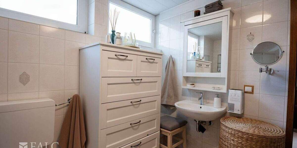 Mehrfamilienhaus, Wohnhaus Frechen Königsdorf - 6 Zimmer, 235 m&sup2;, 400.000&euro; | Angebot:24766754