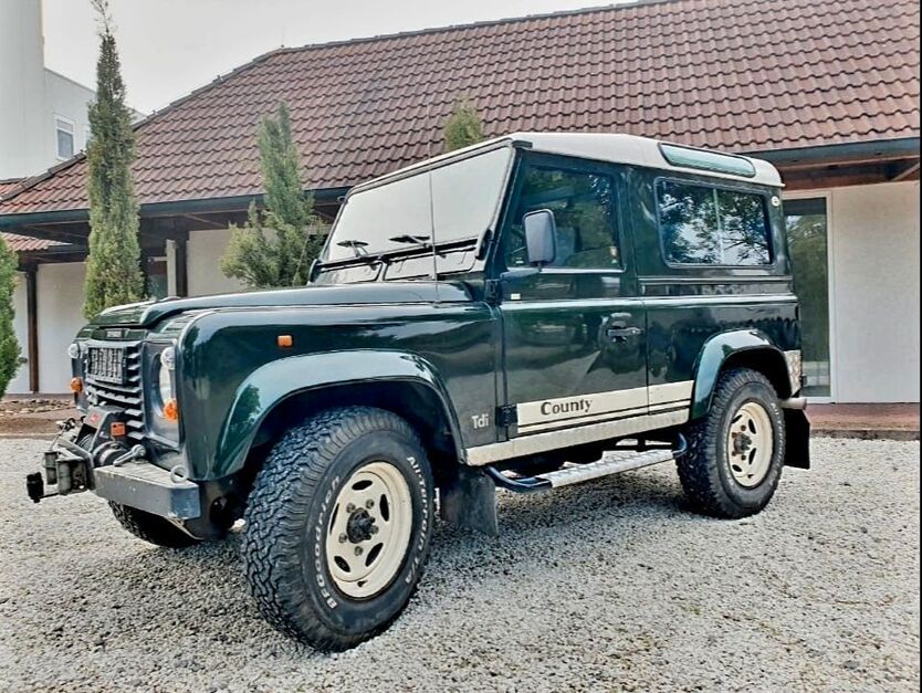 Land Rover Defender 108.000 km 28.990 € Wiesbaden 65205