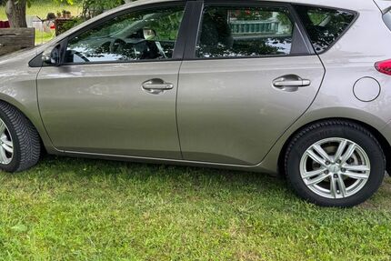 Toyota Auris 86.000 km 8.900 &euro; Weßling 82234
