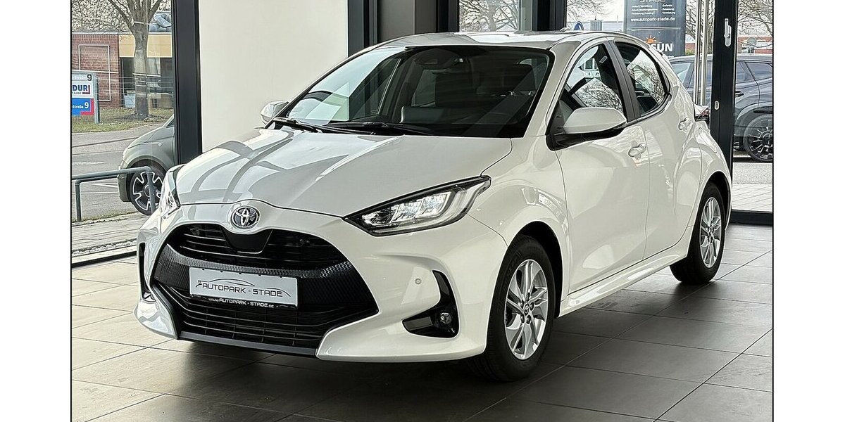 Toyota Yaris Hybrid Basis ACC LED MultiInfo Assist 1.Hd 5.000 km 20.499 &euro; Stade 21682