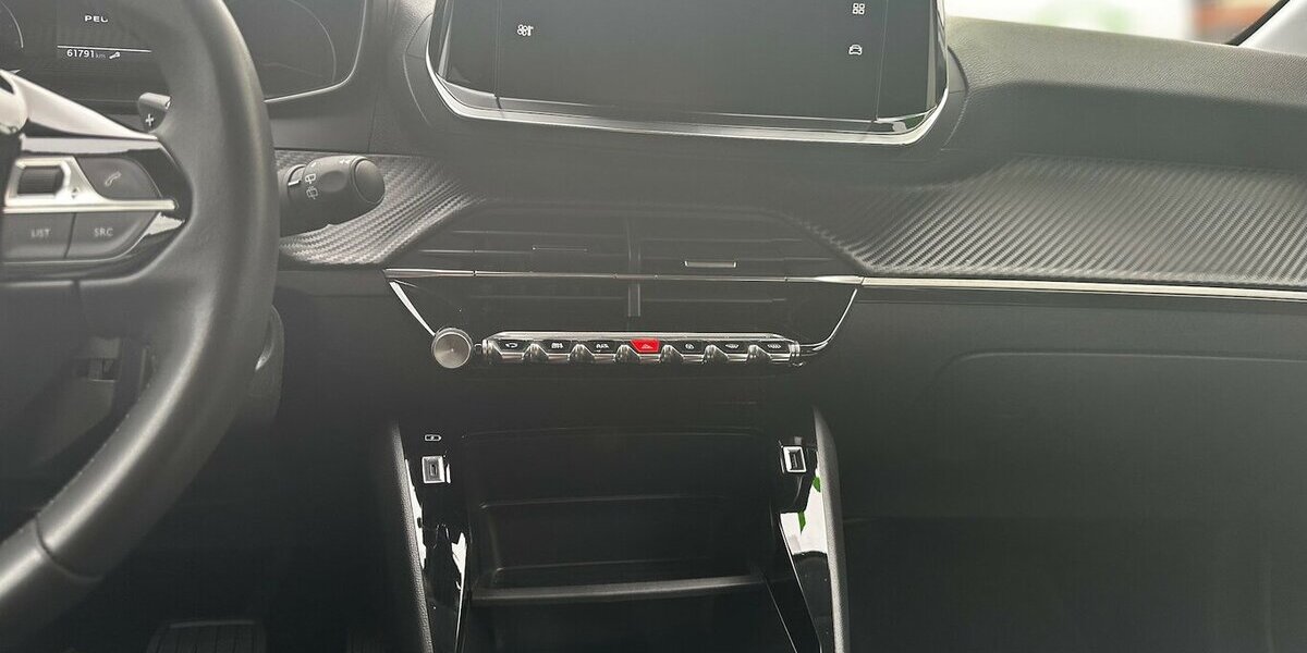 Peugeot 208 Active Pack * foliertes Dach * 71.750 km 12.995 &euro; Meißen 01662