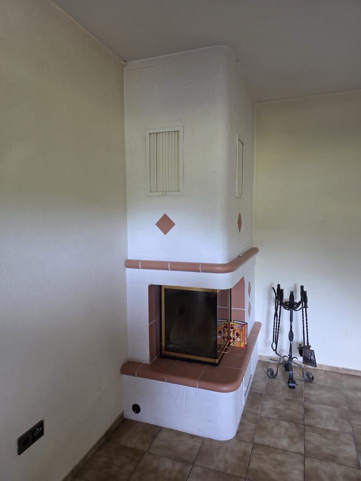 Großes Wohnhaus in schöner ländlicher Umgebung