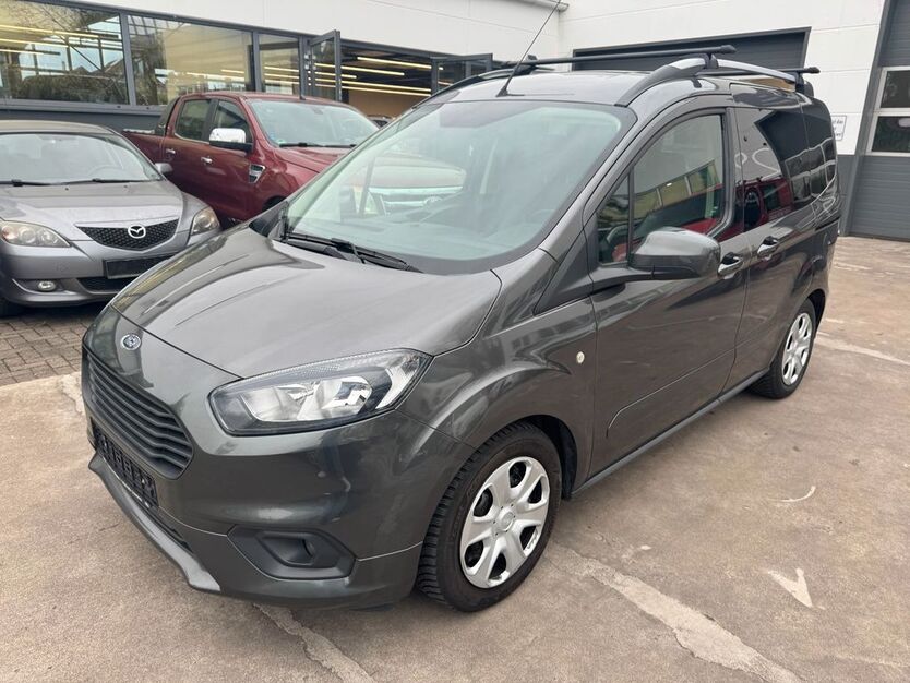 Ford Tourneo Courier 217.000 km 4.500 € Detmold 32758