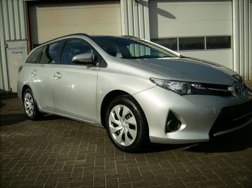 Toyota Auris 75.728 km 10.599 € Parchim 19370