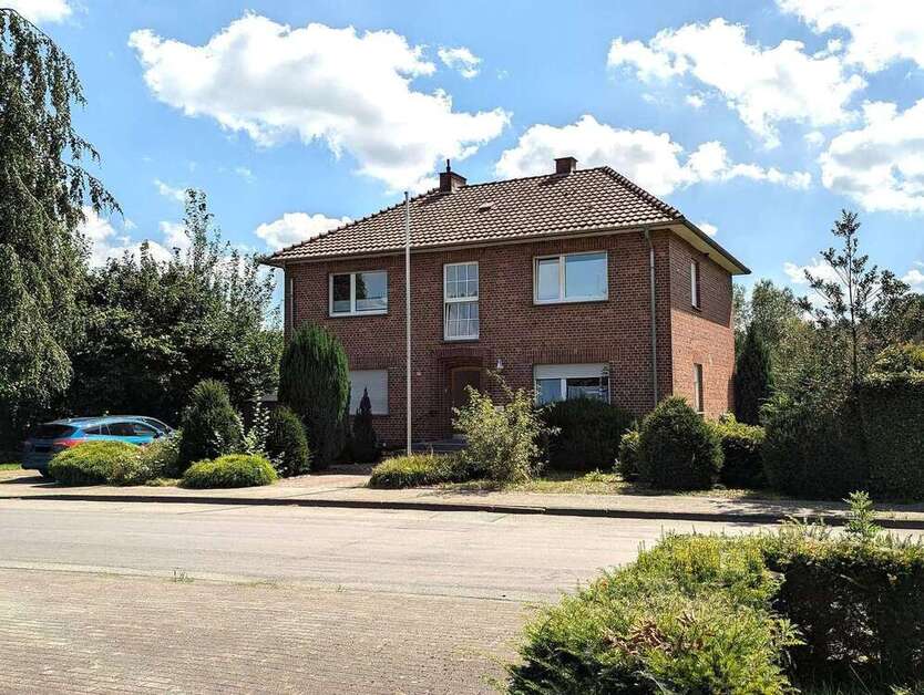 Haus zum Kaufen in Hövelhof 295.000 € 180 m²