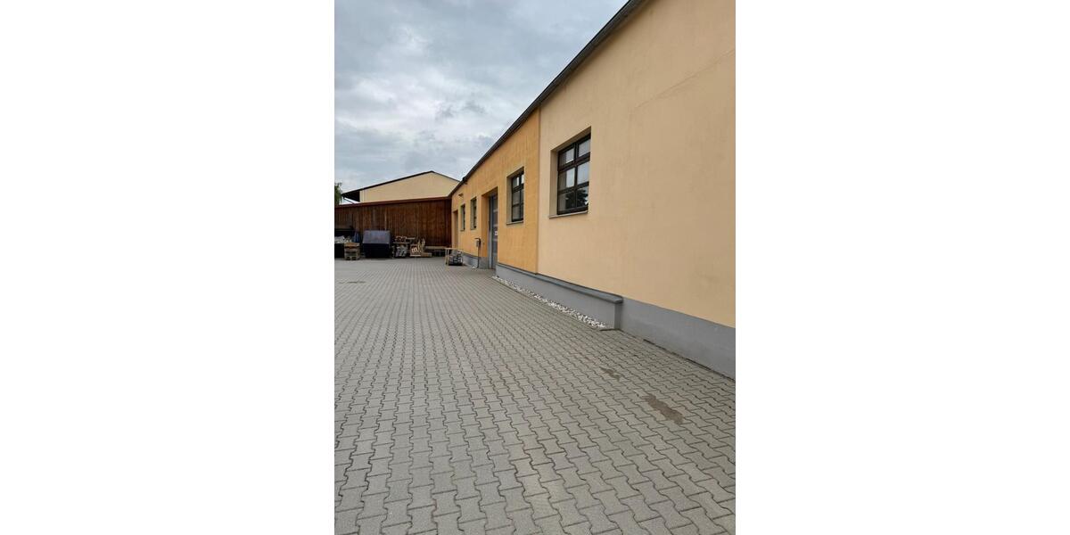 50 m² Praxisräume + Gewerbehalle in Autobahnnähe zimmer