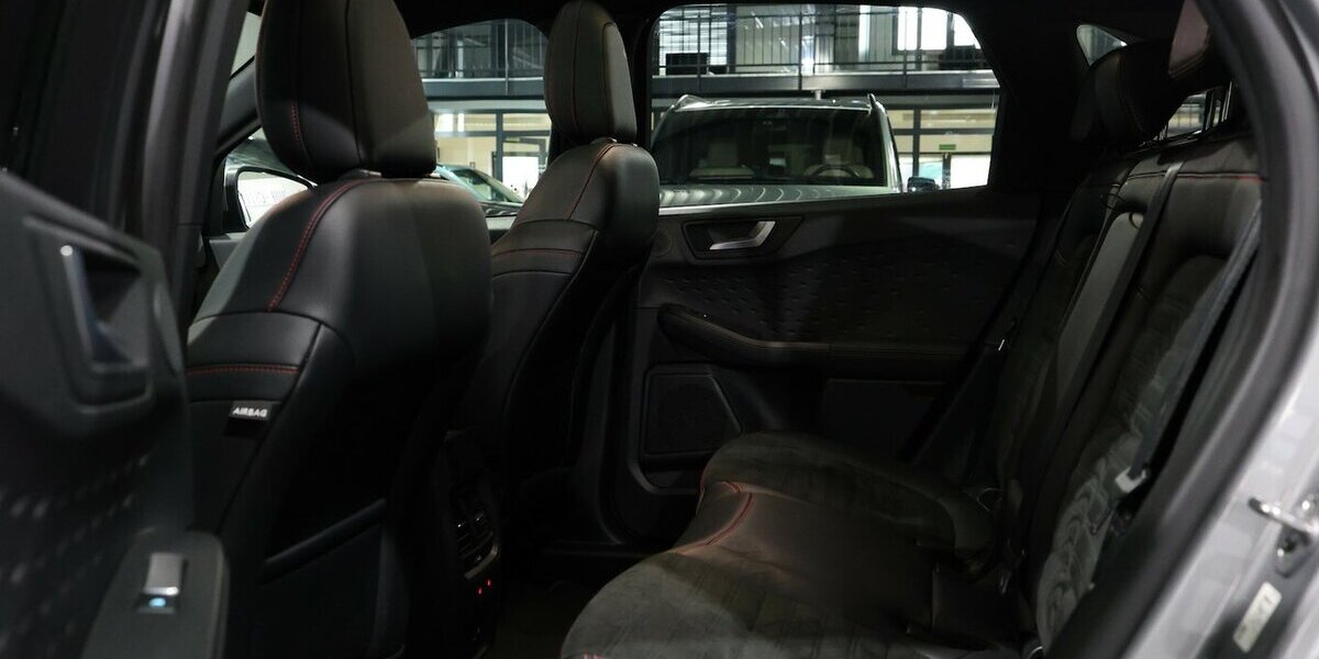 Ford Kuga 2.5 P-HEV ST-LINE-X STYLING SPORT PANORAMA 73.000 km 22.444 &euro; Hamm 59077