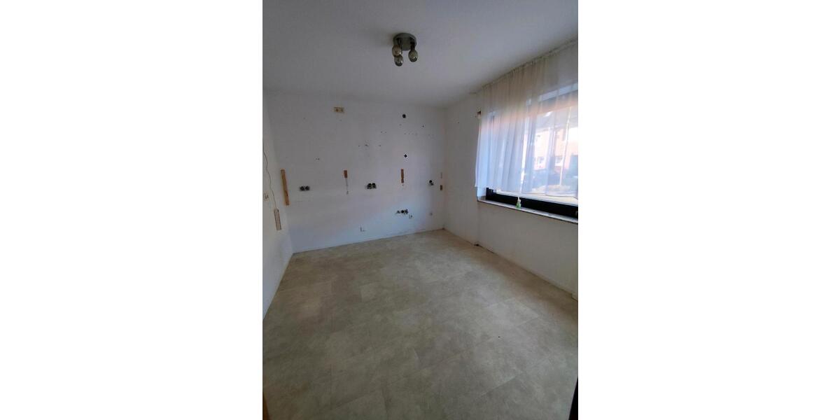 Etagenwohnung Meerbusch - 5 Zimmer, 130 m&sup2;, 1.850&euro; | Angebot:24983748