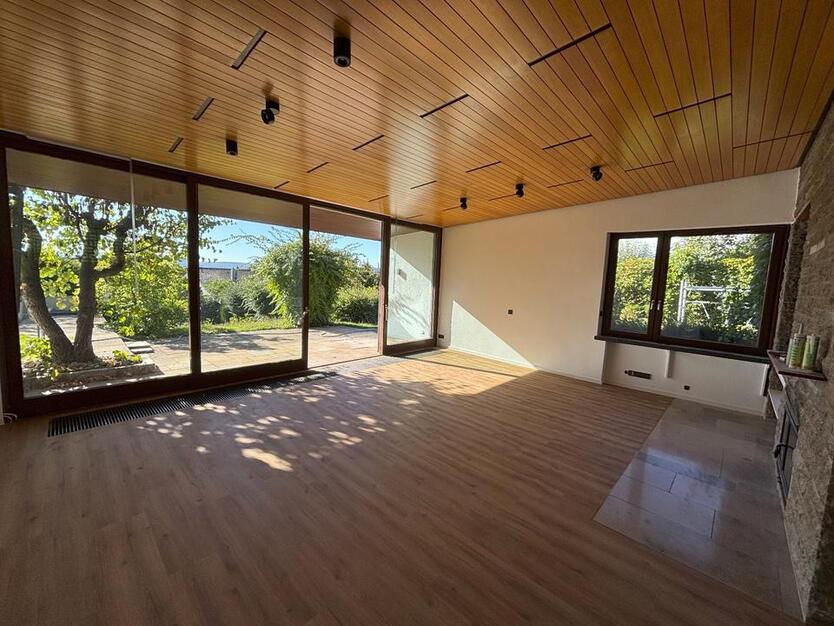 Großes renoviertes Einfamilienhaus 268 m² Wohnfläche Öhringen zimmer