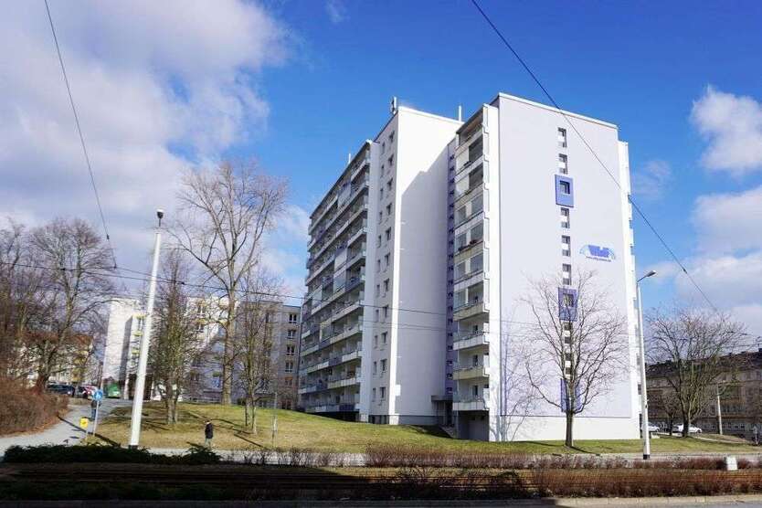 Wohnung zum Mieten in Plauen 223,36 € 35.68 m²