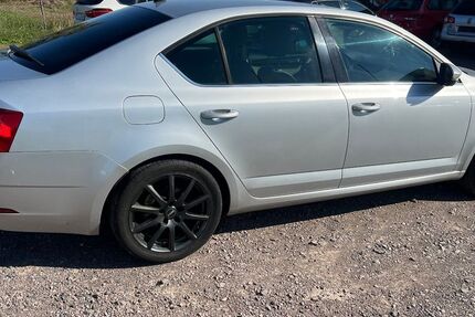 Skoda Octavia 243.299 km 9.100 € Oschatz 04758