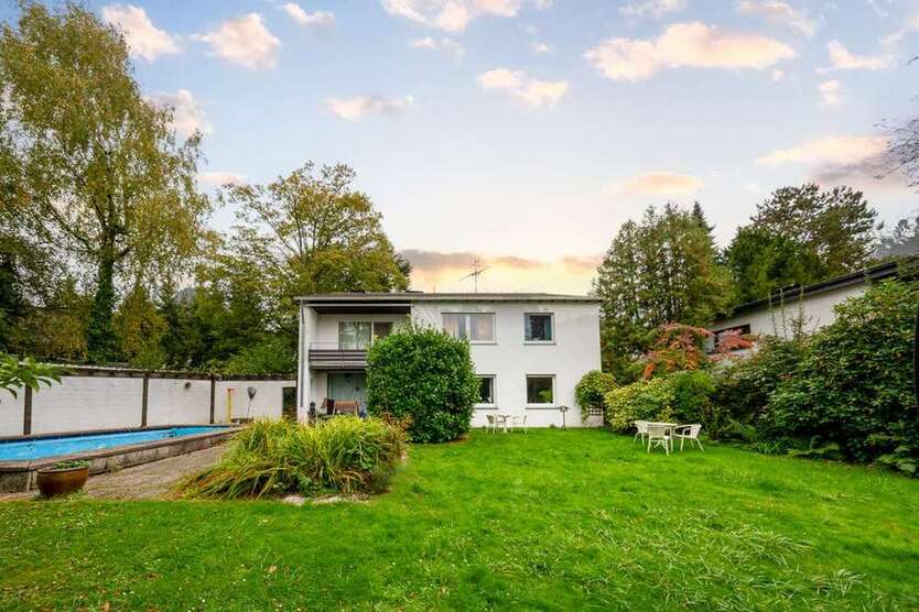 Haus zum Kaufen in Aachen 1.049.000 € 215.67 m²