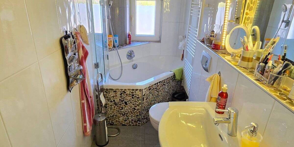 Doppelhaushälfte Rödental Einberg - 8 Zimmer, 180 m&sup2;, 235.000&euro; | Angebot:26489147