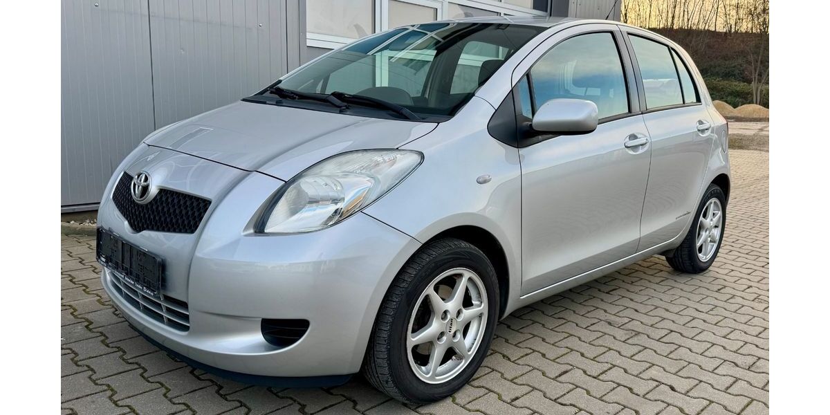 Toyota Yaris 107.000 km 5.800 &euro; Dresden 01157