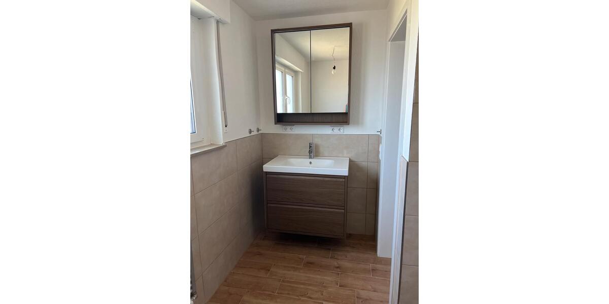 Doppelhaushälfte Oberstenfeld - 8 Zimmer, 170 m&sup2;, 1.700&euro; | Angebot:26354040