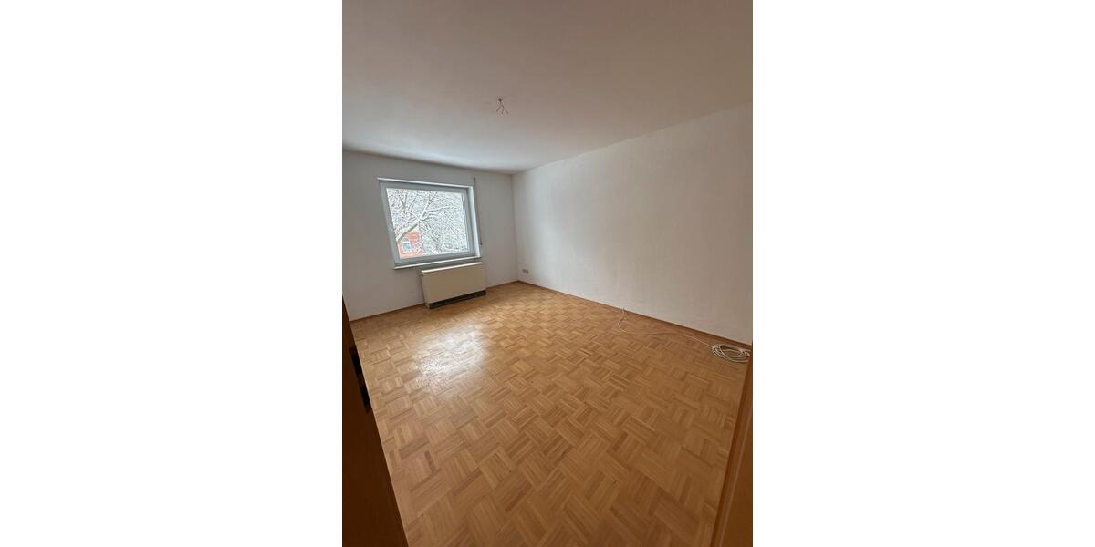 Etagenwohnung Vellmar - 6 Zimmer, 130 m&sup2;, 1.000&euro; | Angebot:24788512