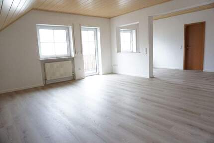 Schöne großzügige 4 Zimmerwohnung mit EBK und Balkon 4 zimmer