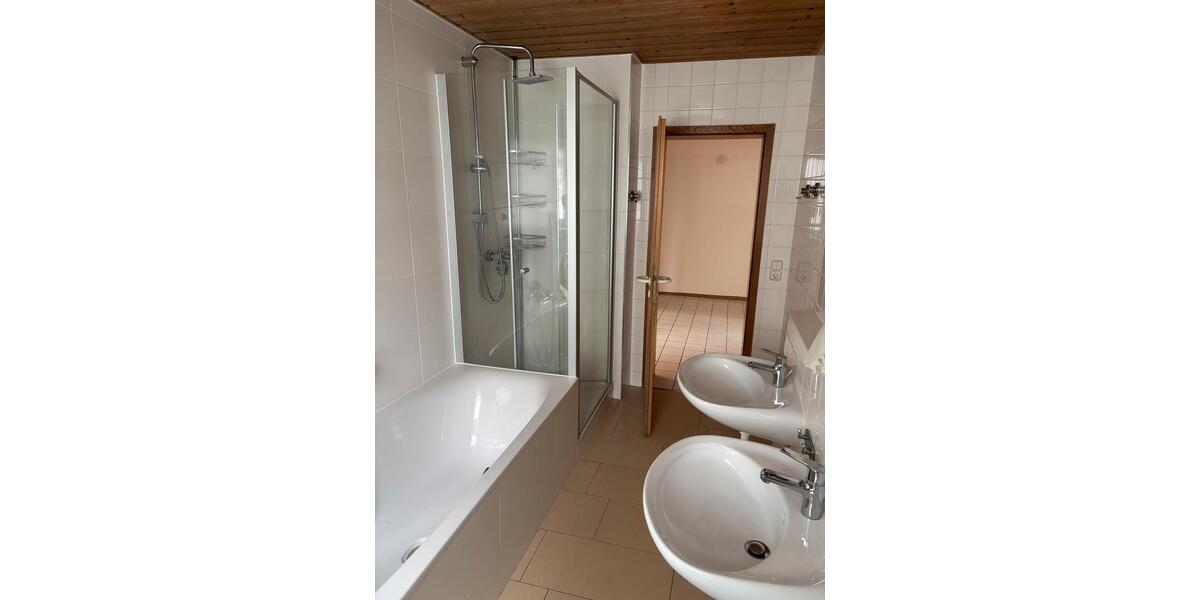 Etagenwohnung Kumhausen - 3 Zimmer, 87 m&sup2;, 1.400&euro; | Angebot:26405753